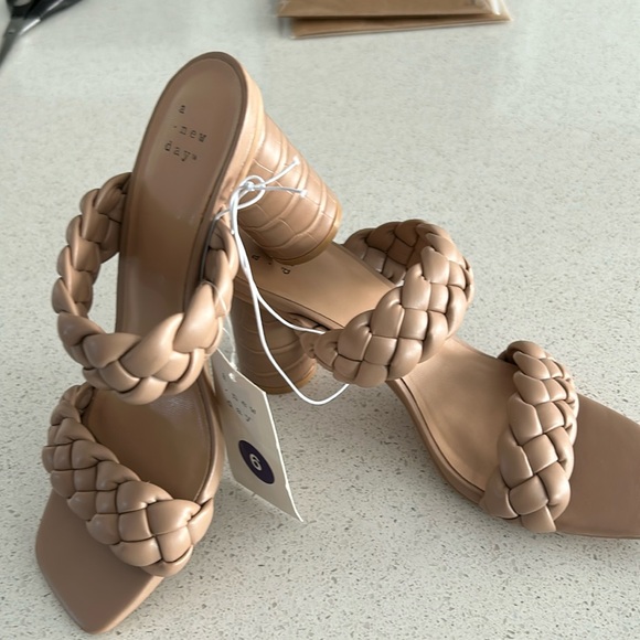 Ladies 3” heeled braided Sandal - Picture 1 of 10